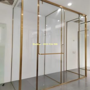 Phòng tắm kính dạng chữ F